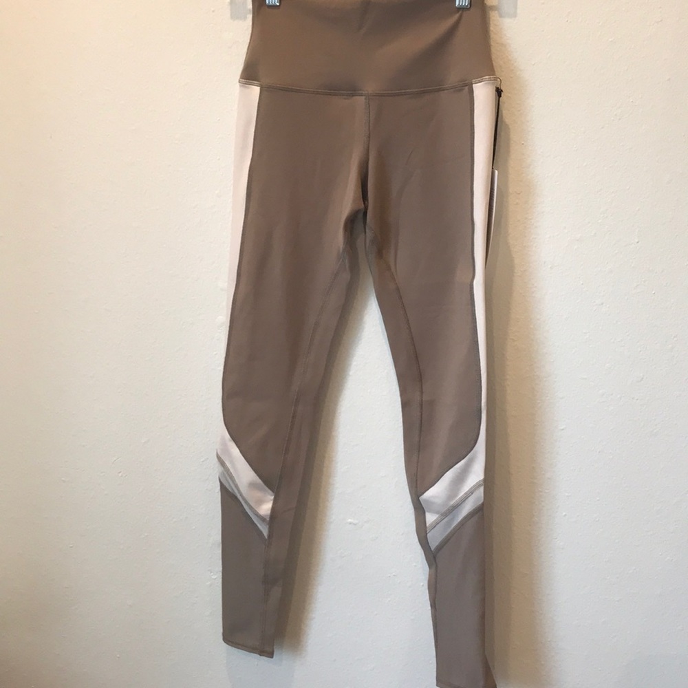 Alo Leggings with tags, never worn! Size small